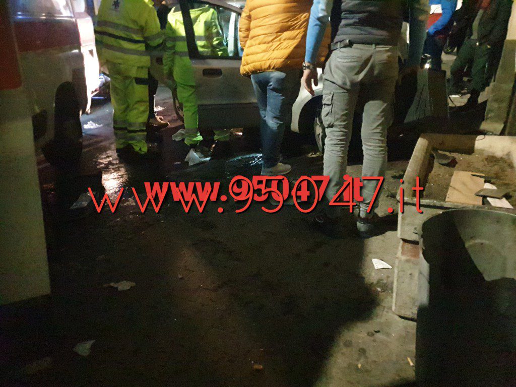 PATERNO': GRAVE INCIDENTE AUTONOMO IN VIA GIOVANNI VERGA NELLA NOTTE