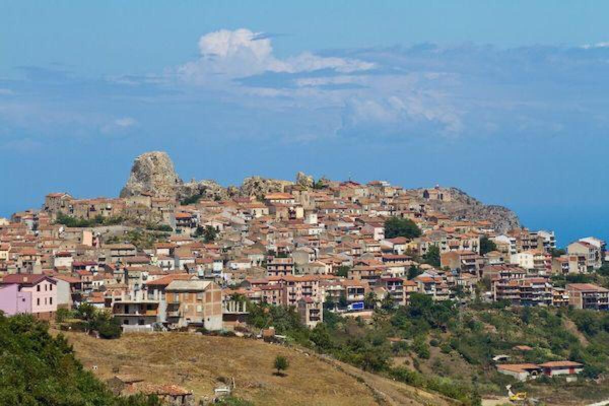 CORONAVIRUS, DA CODOGNO DONNA TORNA A SAN FRATELLO: FAMIGLIA IN ISOLAMENTO VOLONTARIO - 