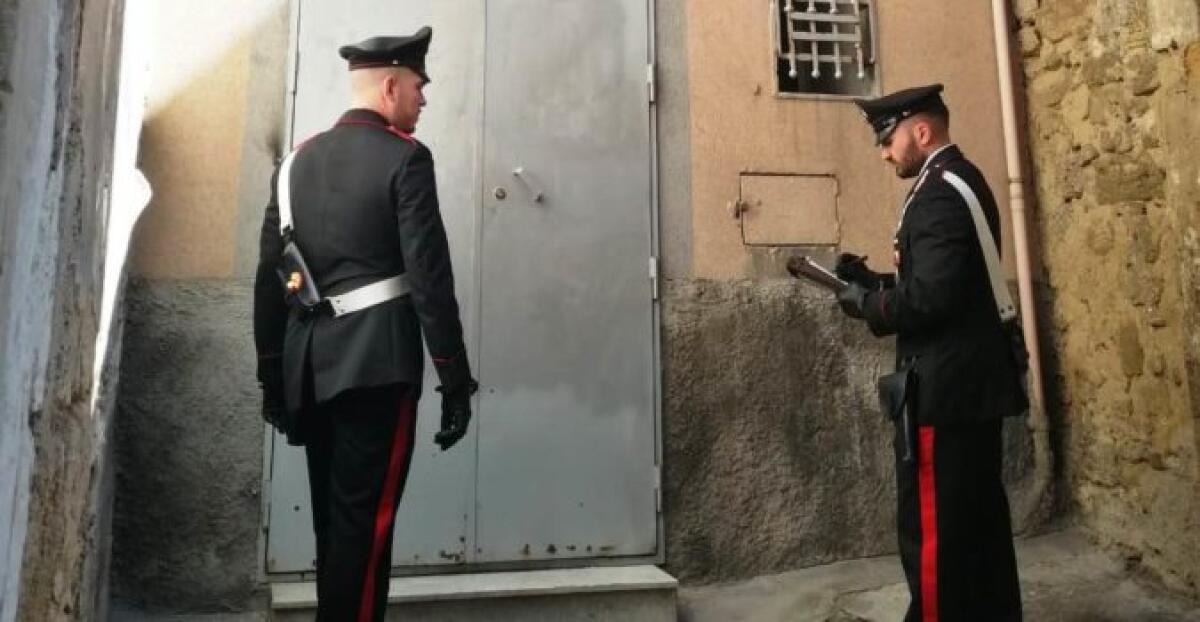 PALAGONIA, OCCUPANO UNA CASA PRIVATA E RUBANO L’ENERGIA ELETTRICA PUBBLICA - 