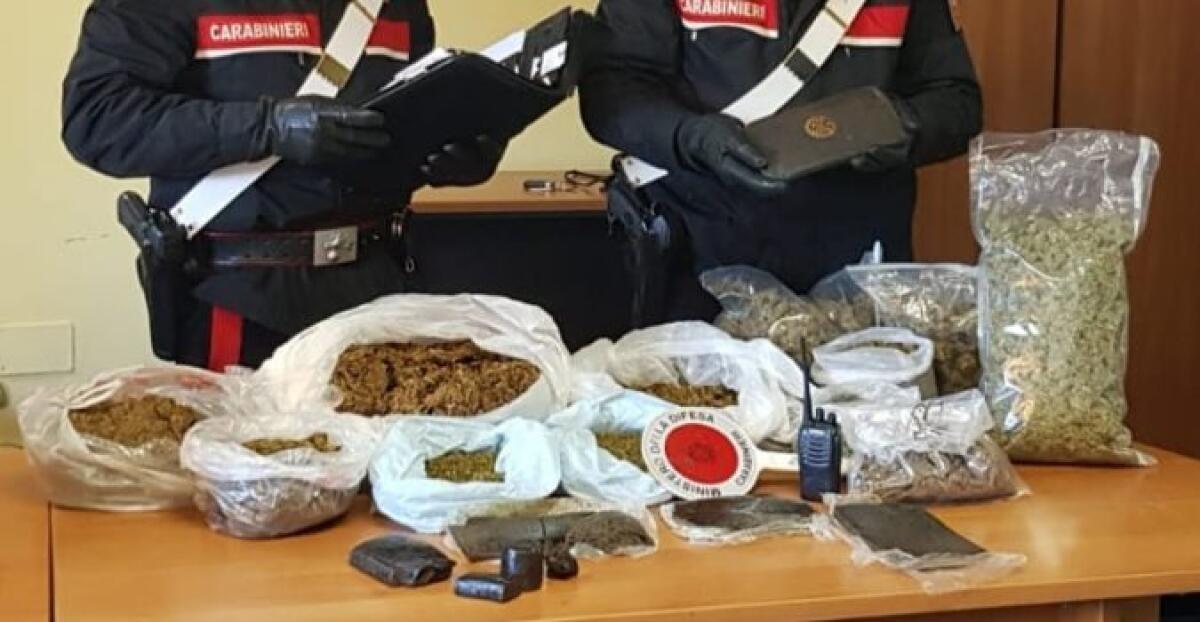 CATANIA, BIMBO DI 4 ANNI AIUTAVA LA MADRE A NASCONDERE LA DROGA - 