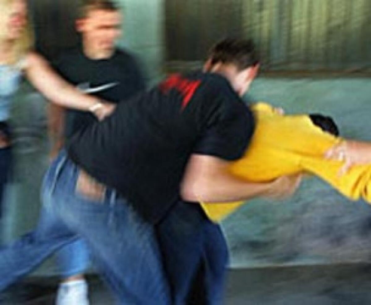 CATANIA: PICCHIANO COMPAGNE SCUOLA E GIRANO VIDEO, DENUNCIATE 14ENNE E 11ENNE - 