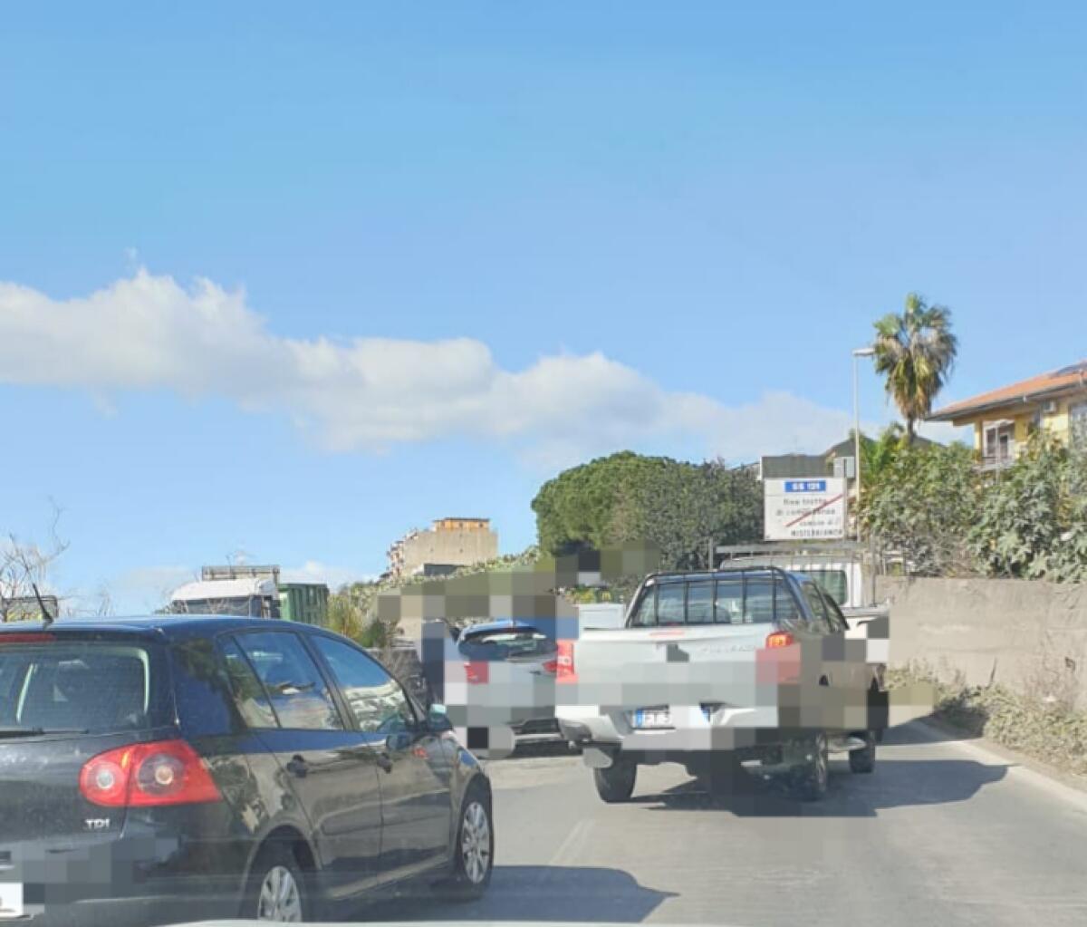 SS121: TAMPONAMENTO IN DIREZIONE PATERNÒ:, LUNGHE CODE - 