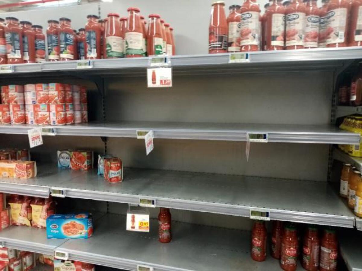 CORONAVIRUS, CRESCE LA PAURA A CATANIA: SUPERMERCATI PRESI D’ASSALTO - 