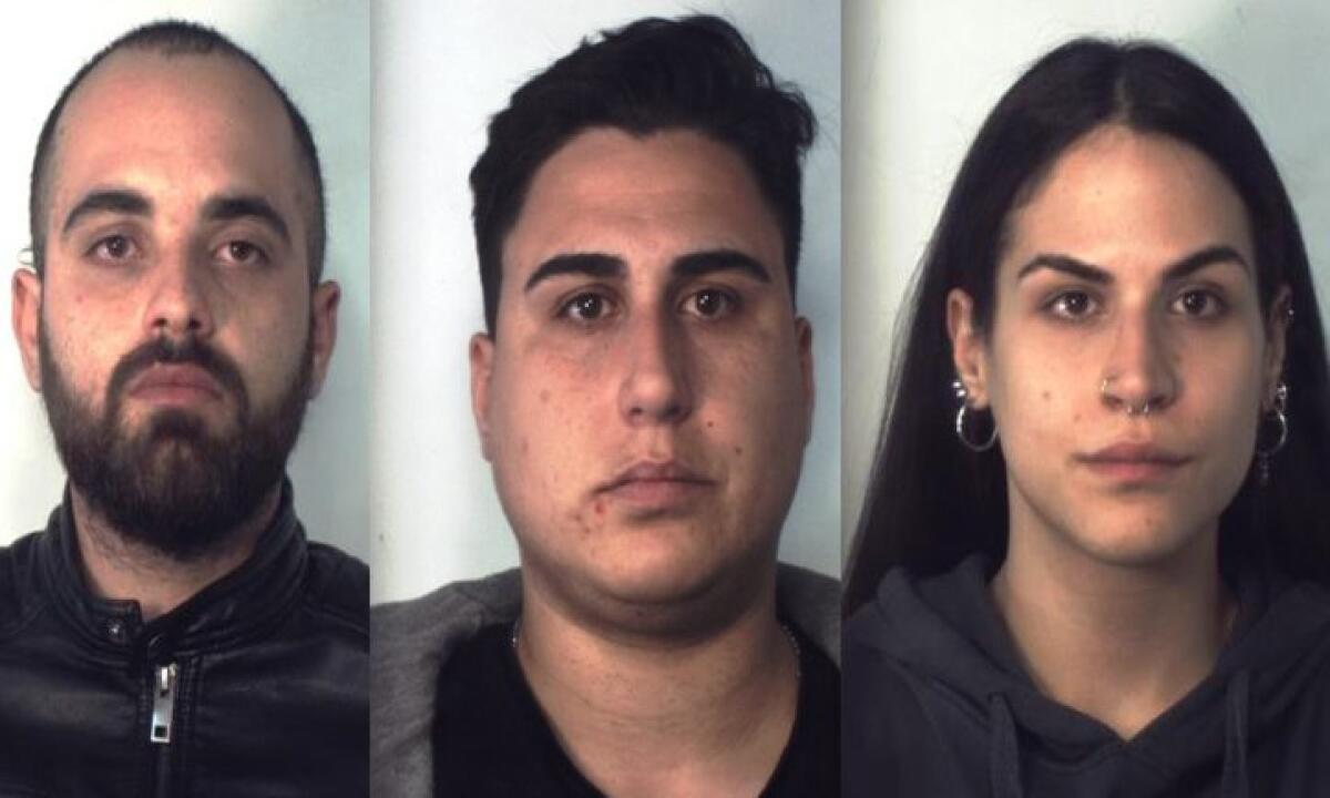 GENITORI SEGNALANO SPACCIO AL PARCO GIOCHI: TRE ARRESTI AD ACI CATENA - 