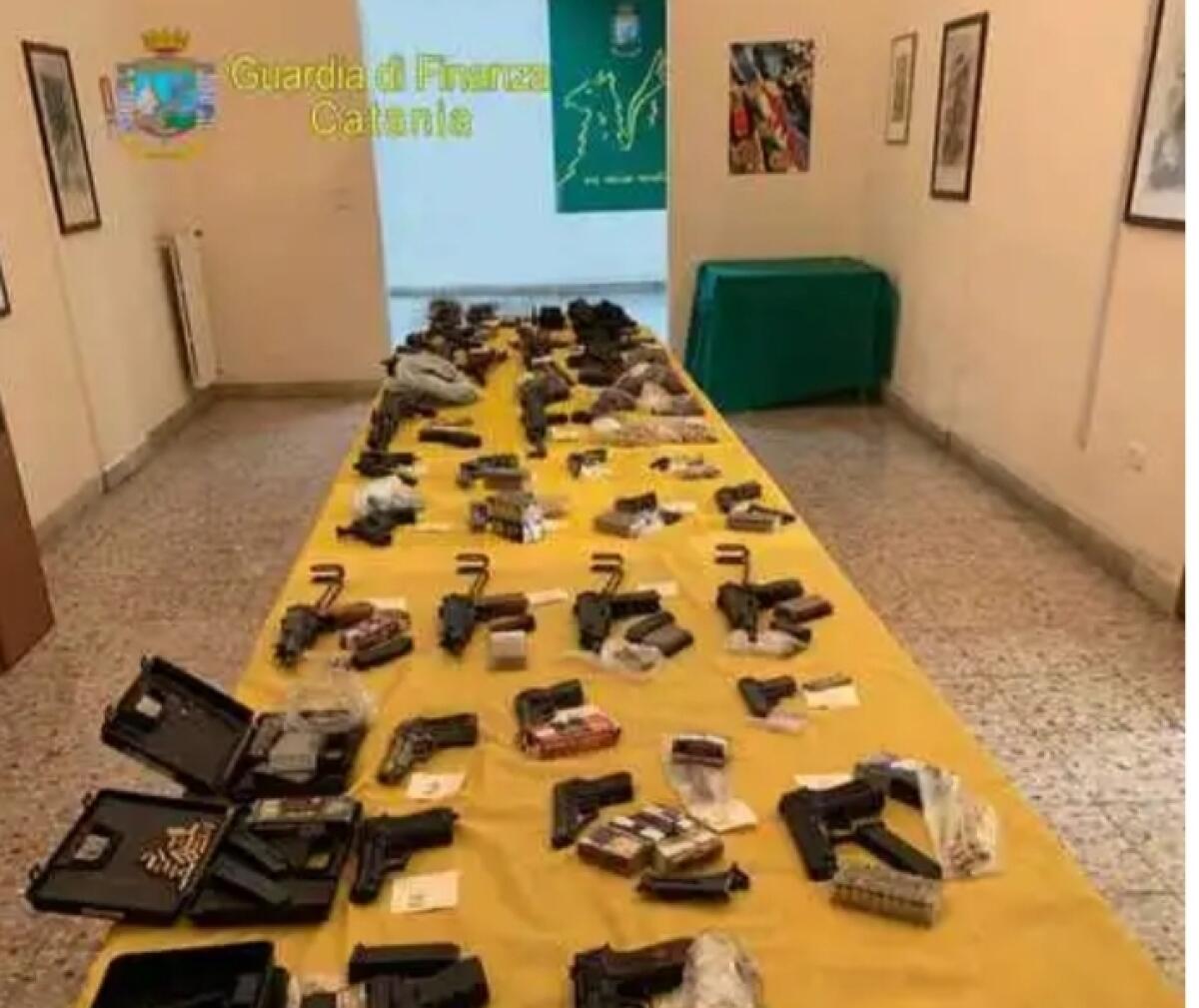 SCOPERTO MAXI ARSENALE, ERA NASCOSTO IN SERBATOI SOTTERRATI ALLA PLAYA - 