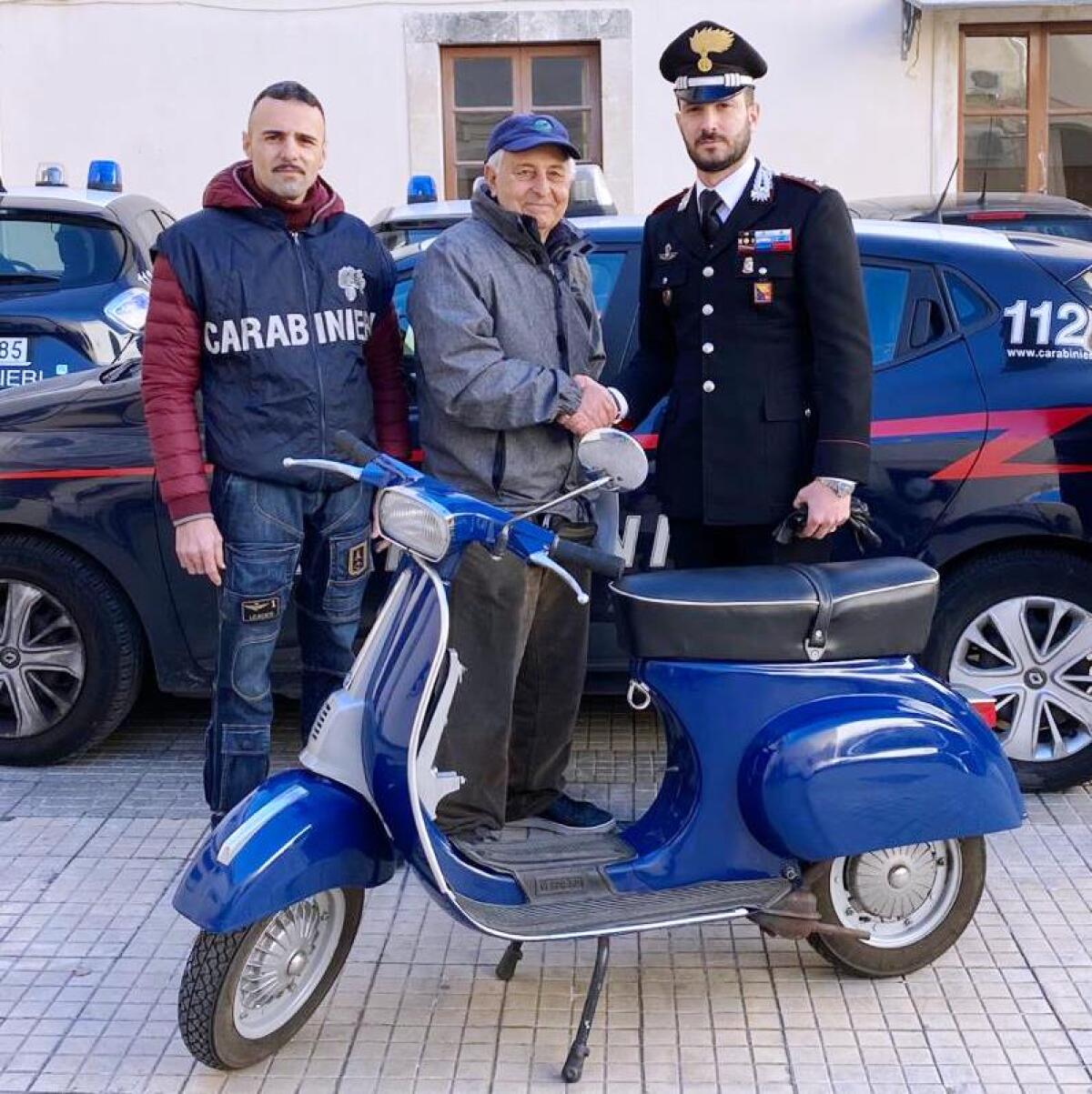 CATANIA, VESPA RUBATA E RITROVATA A TEMPO RECORD A UN PENSIONATO, CHE RINGRAZIA I CARABINIERI - 