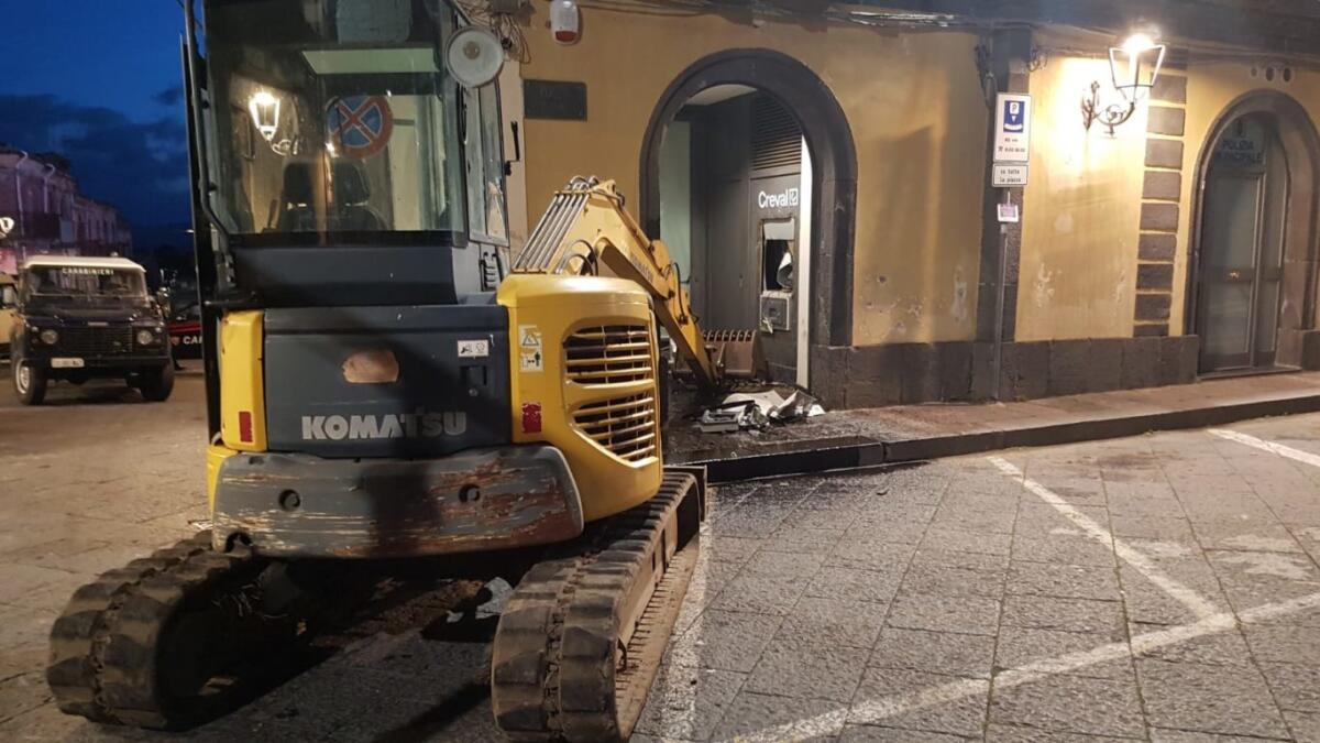 SANT'ALFIO: FALLITO ASSALTO AL BANCOMAT NELLA NOTTE - 