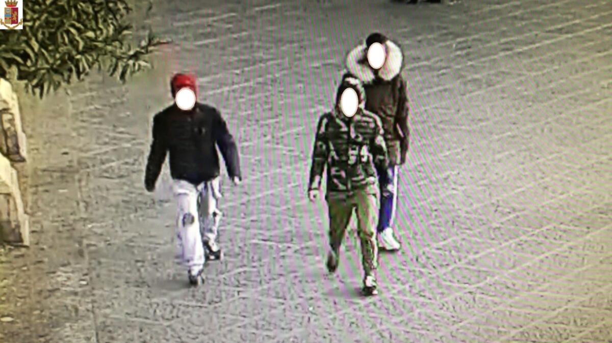 UN 16ENNE DI PATERNÒ ARRESTATO PER SCIPPO IN VIA ETNEA - 