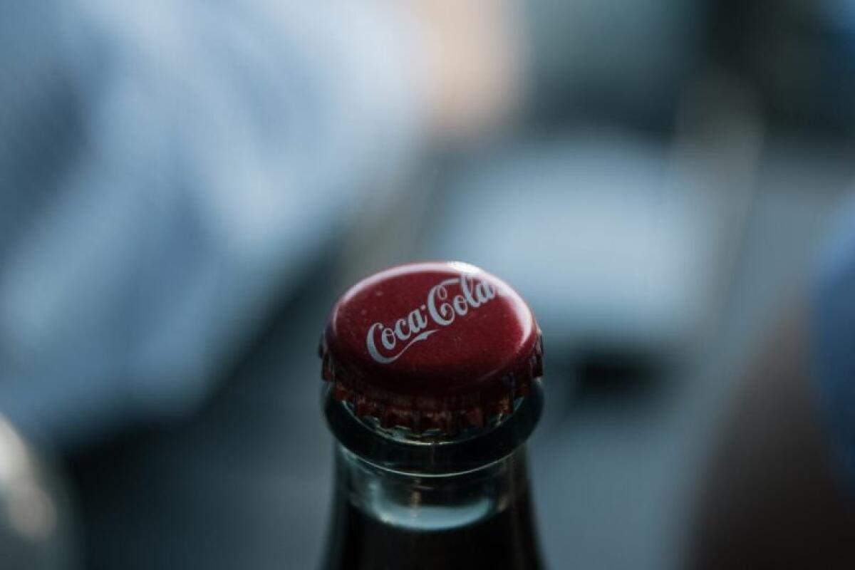 MINISTERO DELLA SALUTE RICHIAMA 8 LOTTI DI COCA COLA PER LA PRESENZA DI FRAMMENTI DI VETRO NELLE BOTTIGLIE - 