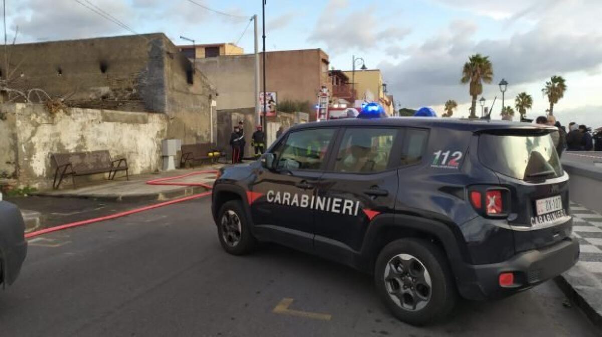 TRAGEDIA A NIZZA DI SICILIA: DUE NOVANTENNI MORTE NELL'INCENDIO DI UNA VILLETTA - 