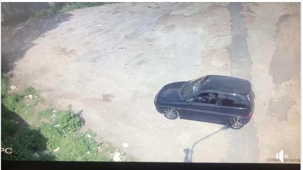 GLI ZOZZONI DELLA SPAZZATURA NON HANNO RISPETTO NEANCHE PER I MORTI: ABBANDONI AL CIMITERO DI VIA BALATELLE - VIDEO - 