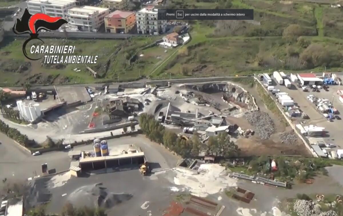 ACIREALE, SEQUESTRATA CAVA ABUSIVA. DENUNCIATO IL TITOLARE - 