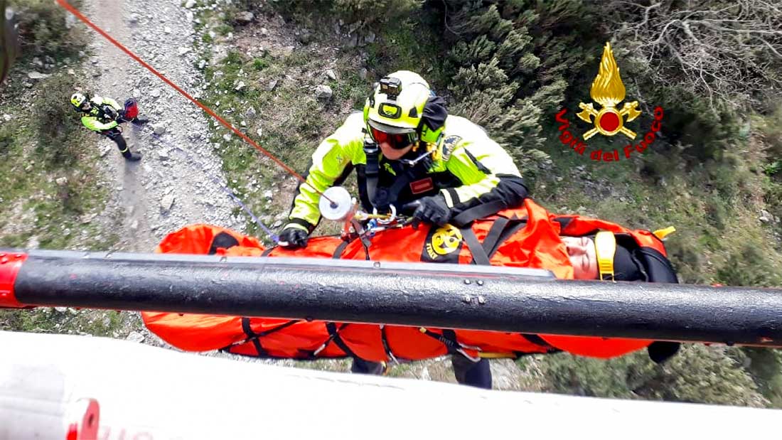 MOTOCICLISTA MISTERBIANCHESE CADE IN UN BURRONE, SALVATO DAI VIGILI DEL FUOCO
