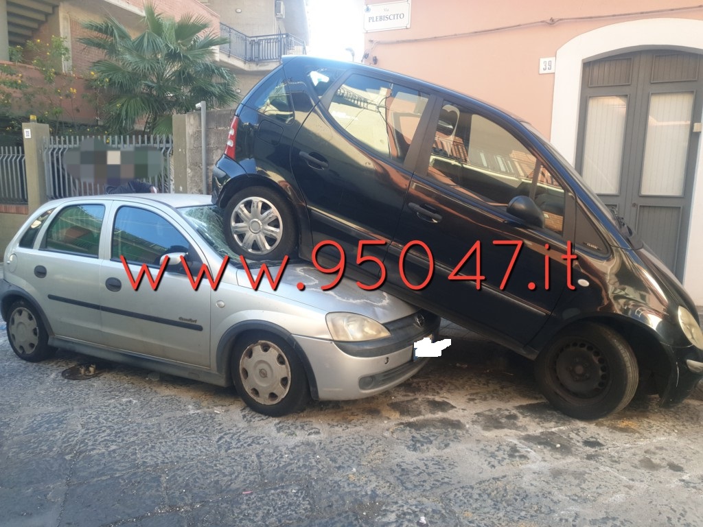 MISTERBIANCO:  FURGONE SCIVOLA E TRAVOLGE AUTO, TRAGEDIA SFIORATA