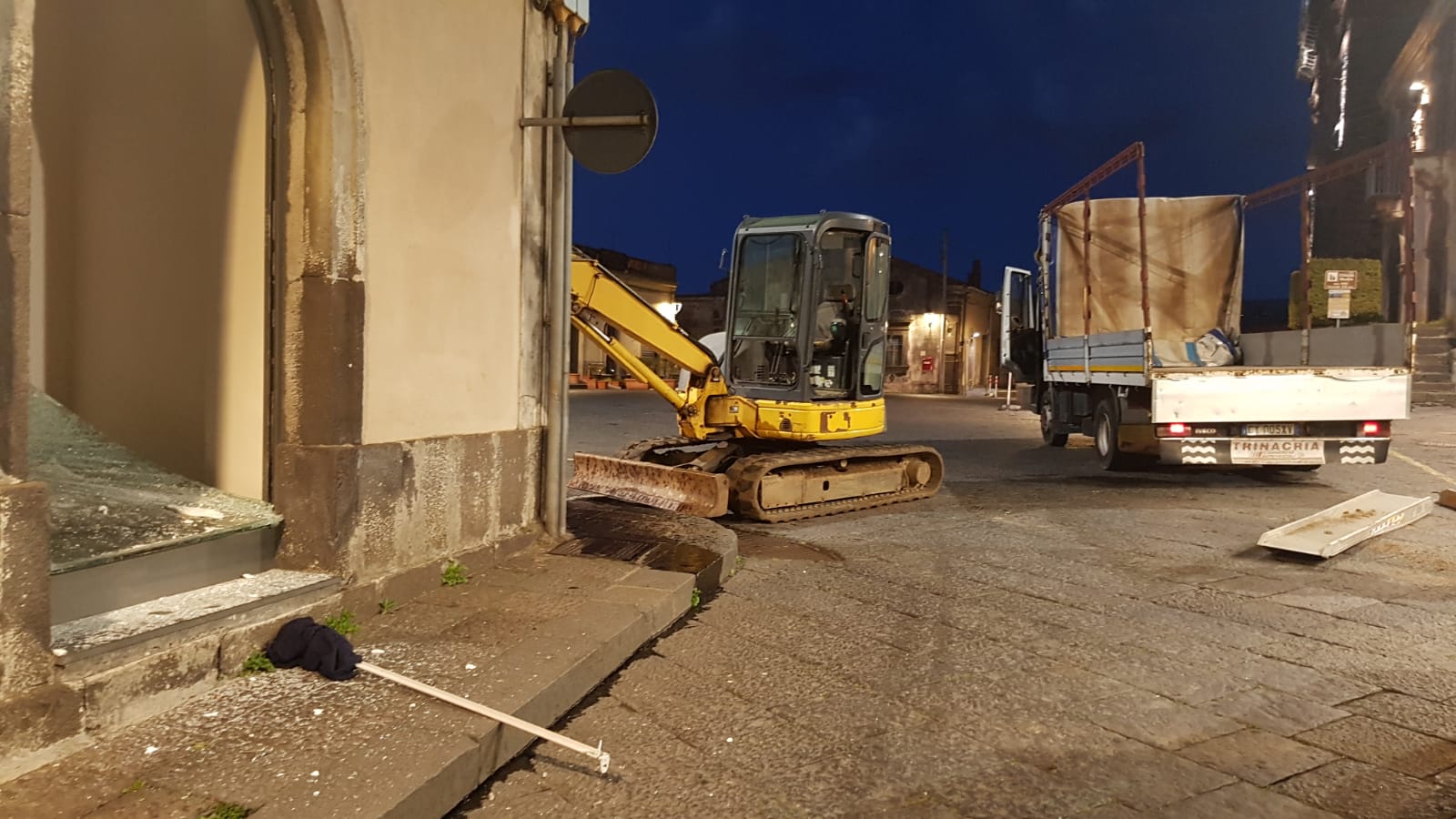 SANT'ALFIO: FALLITO ASSALTO AL BANCOMAT NELLA NOTTE