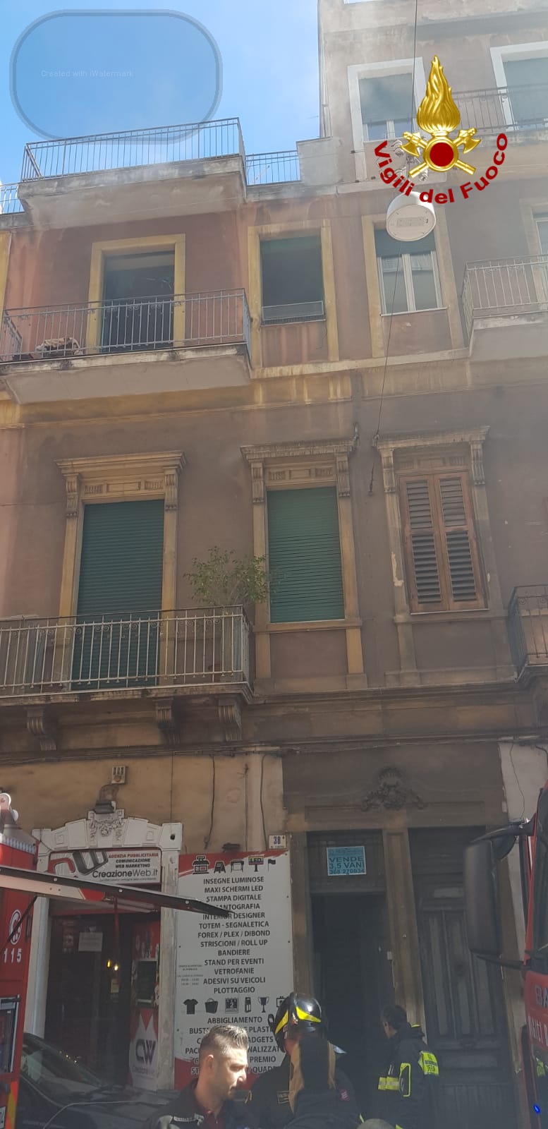 CATANIA; INCENDIO AL TERZO PIANO UN FERITO