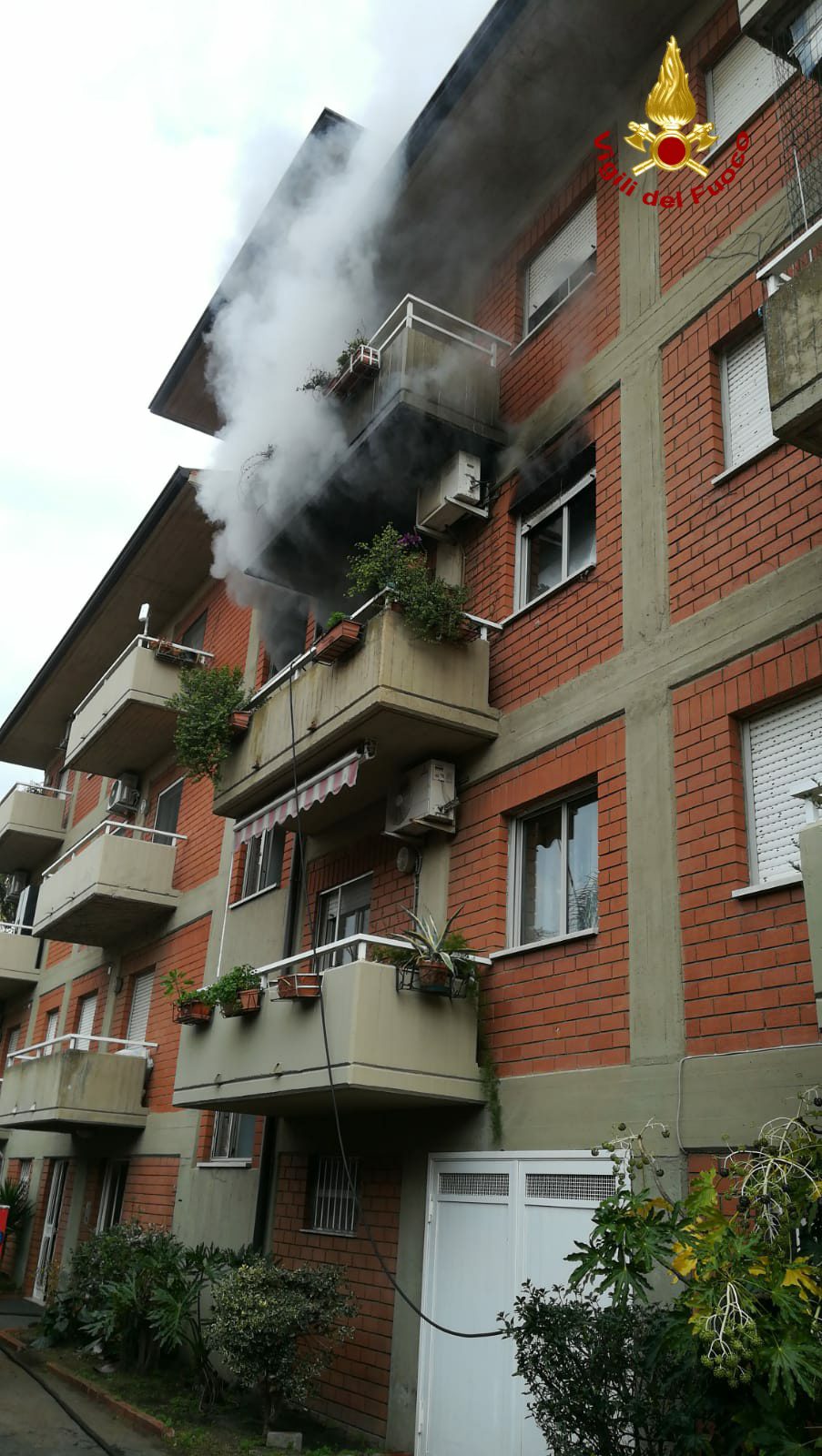 SAN GIOVANNI LA PUNTA, INCENDIO IN CASA: MUORE UNA 72ENNE, GRAVE IL MARITO