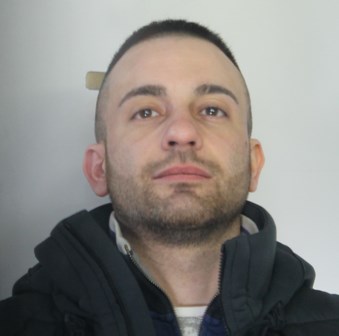 CATANIA, NASCONDE ARMI E MUNIZIONI NELLA STALLA: ARRESTATO