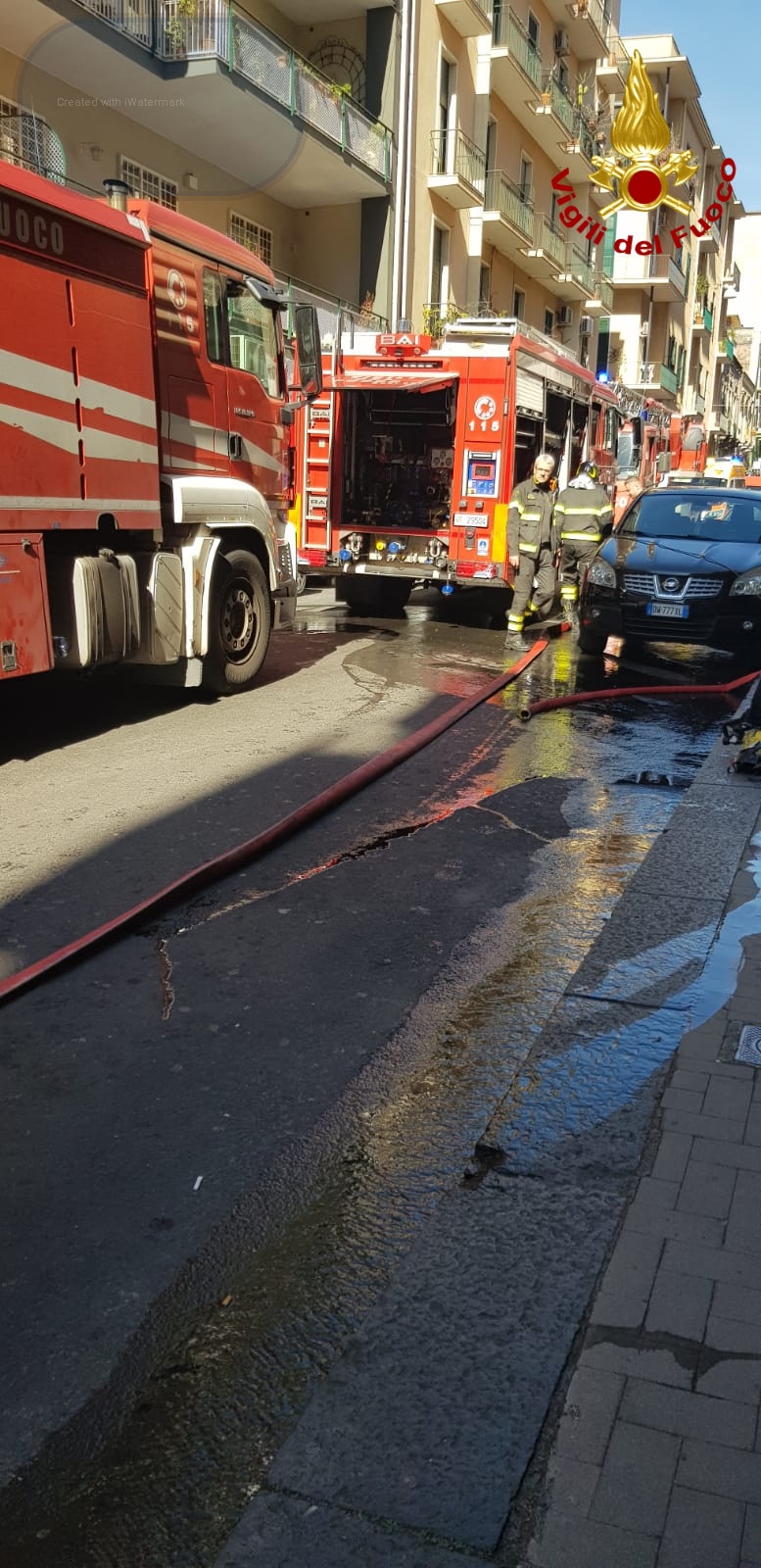 CATANIA; INCENDIO AL TERZO PIANO UN FERITO