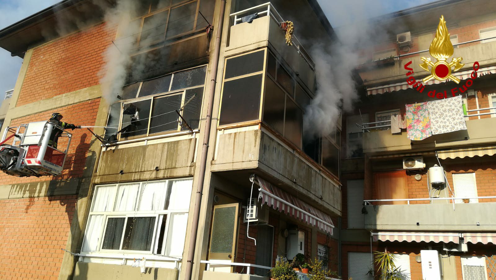 TRAGEDIA A S. G. LA PUNTA: 72ENNE MUORE CARBONIZZATA IN UN INCENDIO. GRAVE IL MARITO
