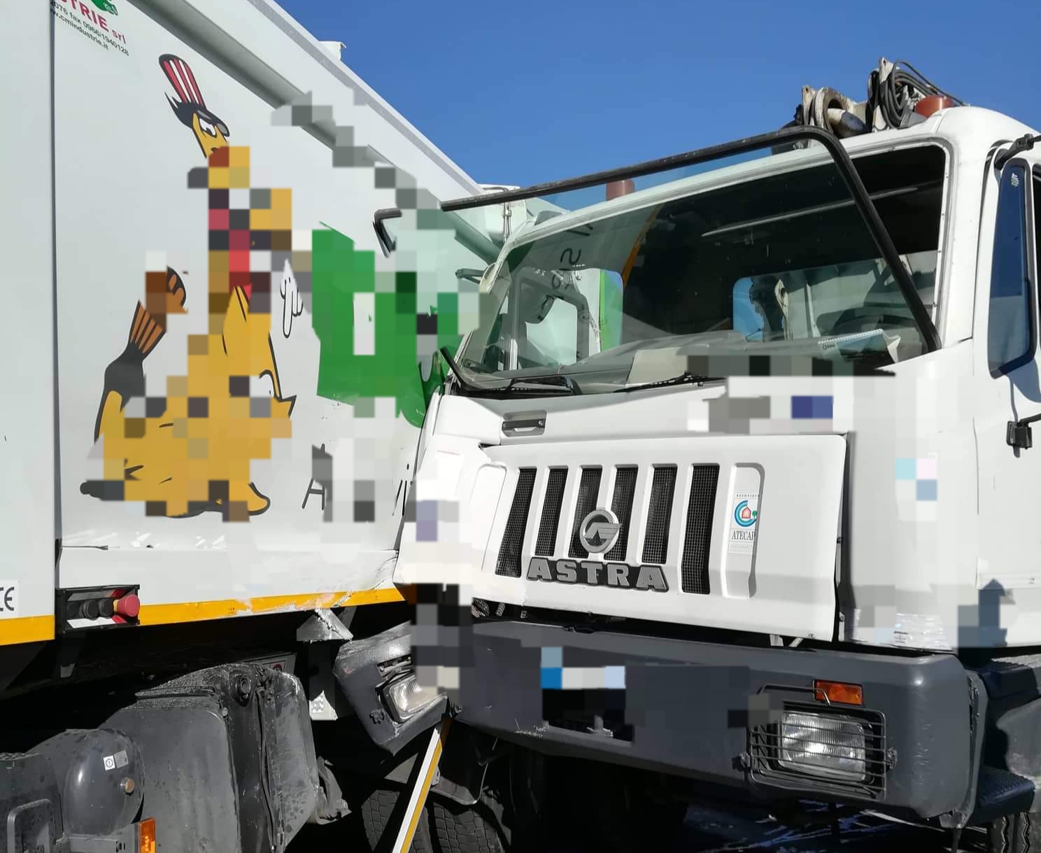 MISTERBIANCO: SCONTRO TRA DUE CAMION