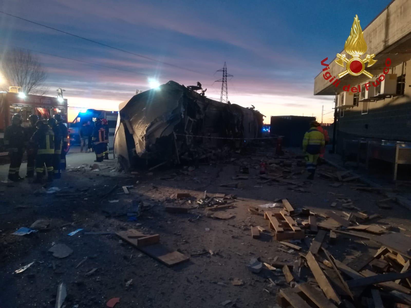 LODI, DERAGLIA TRENO AD ALTA VELOCITÀ: ALMENO UN MORTO