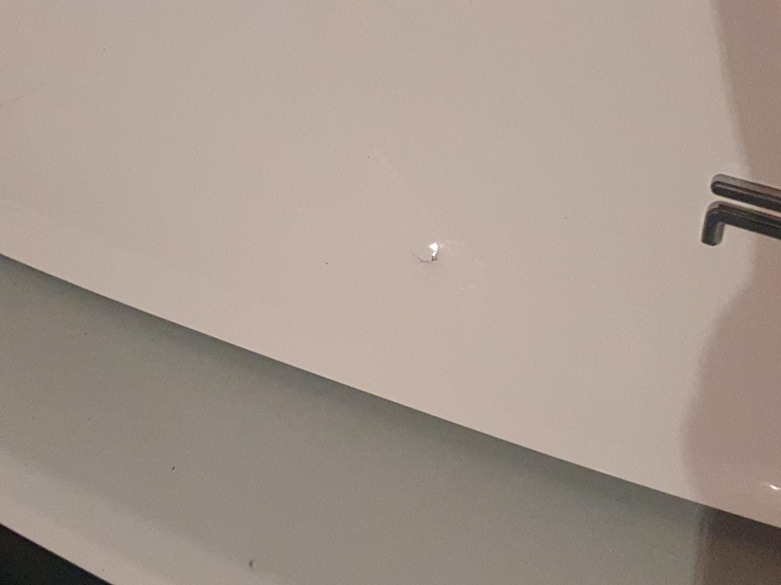 PATERNO', CON L'AUTO CENTRA UNO SCOOTER E SCAPPA SENZA SOCCORRERE IL FERITO