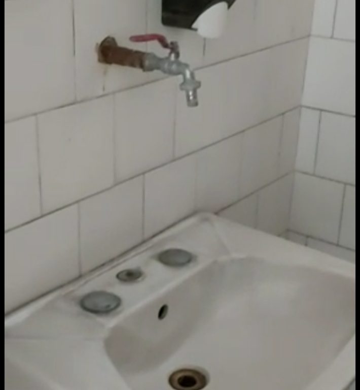 PATERNO': BAMBINI TRASFERITI AL LICEO, LE PROTESTE DEI GENITORI