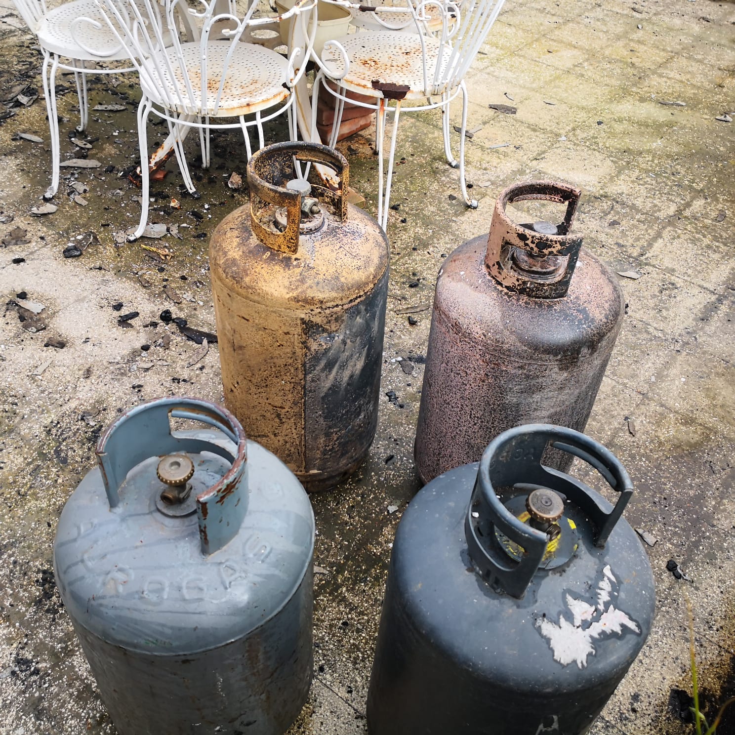 BELPASSO: INCENDIO BOMBOLA, COINVOLTO APPARTAMENTO