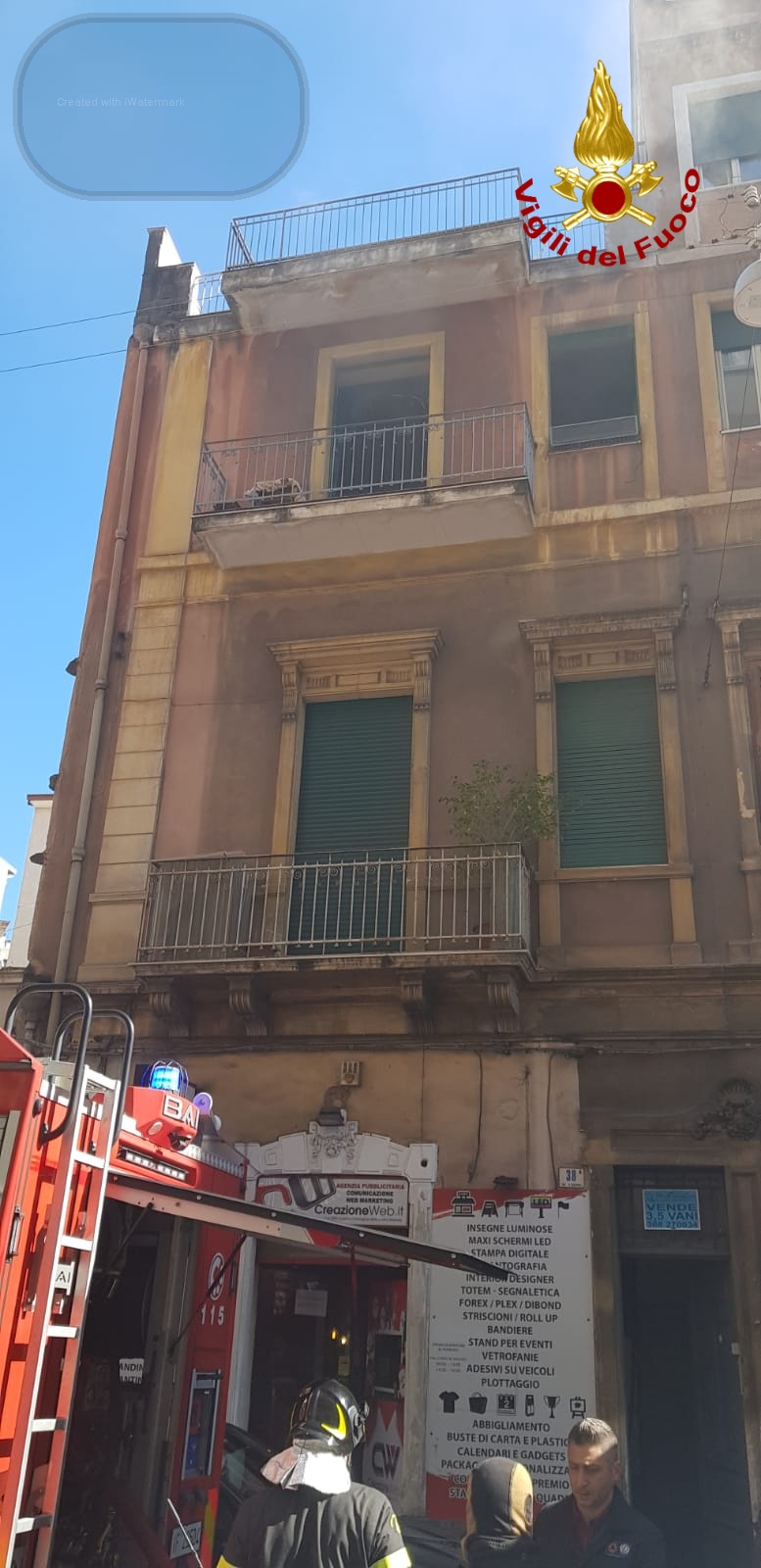 CATANIA; INCENDIO AL TERZO PIANO UN FERITO