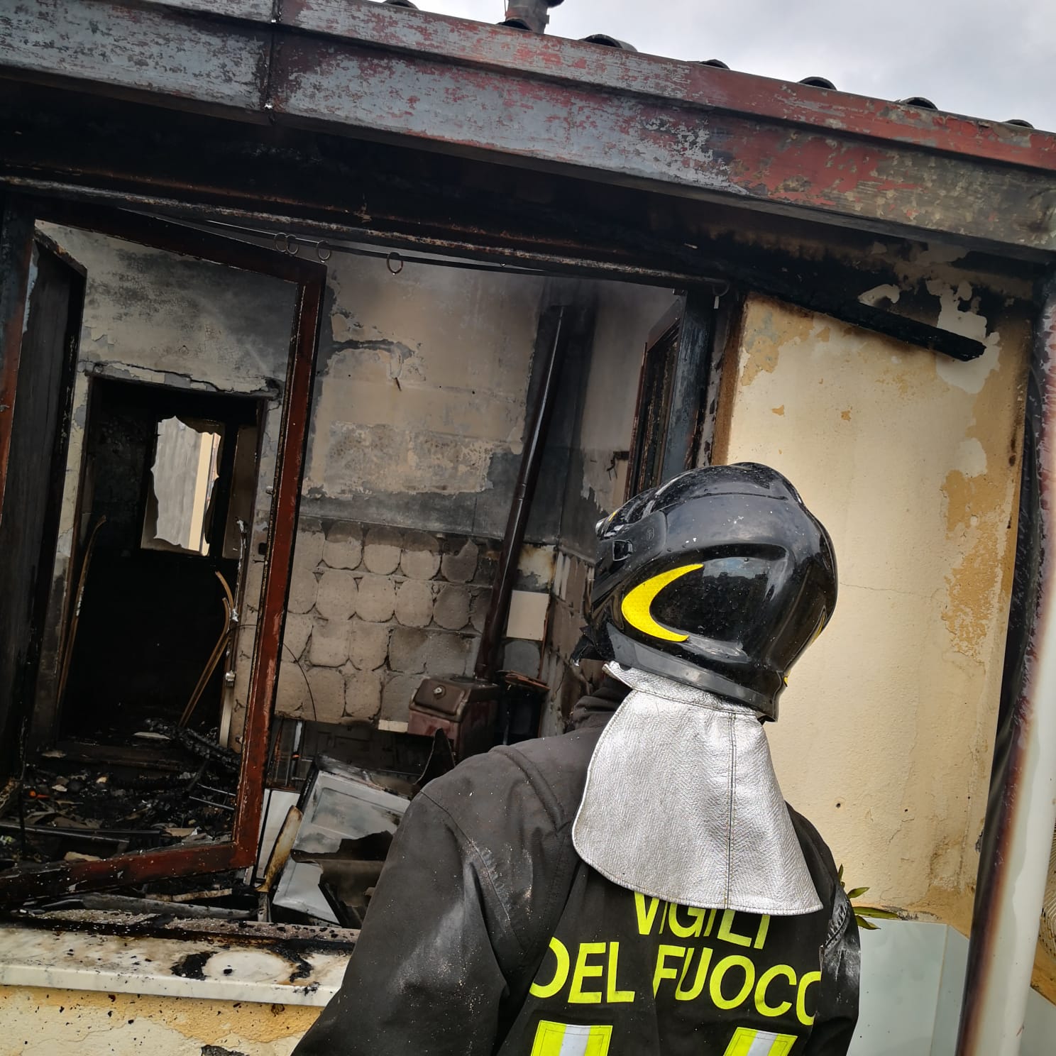 BELPASSO: SCOPPIA BOMBOLA A GAS IN UN APPARTAMENTO. 88ENNE USTIONATA