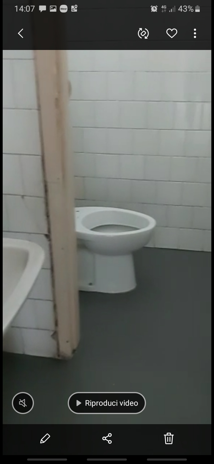 PATERNO': BAMBINI TRASFERITI AL LICEO, LE PROTESTE DEI GENITORI