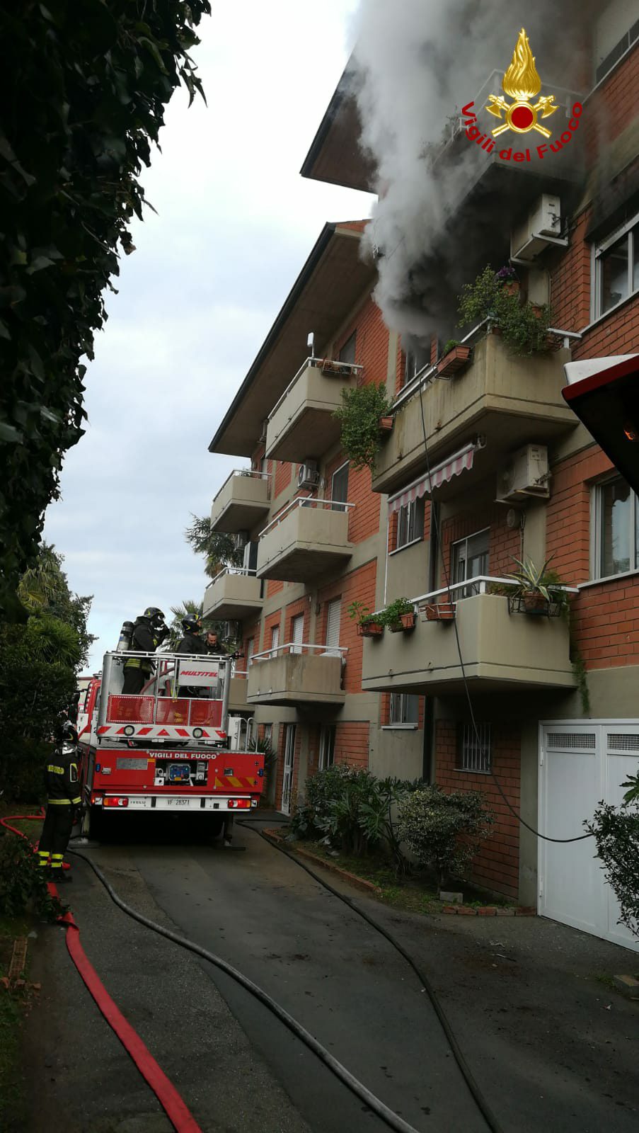 TRAGEDIA A S. G. LA PUNTA: 72ENNE MUORE CARBONIZZATA IN UN INCENDIO. GRAVE IL MARITO