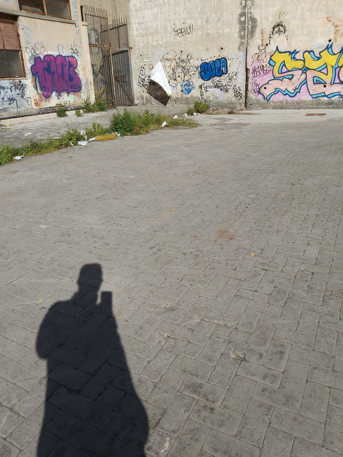 PATERNO': BAMBINI TRASFERITI AL LICEO, LE PROTESTE DEI GENITORI