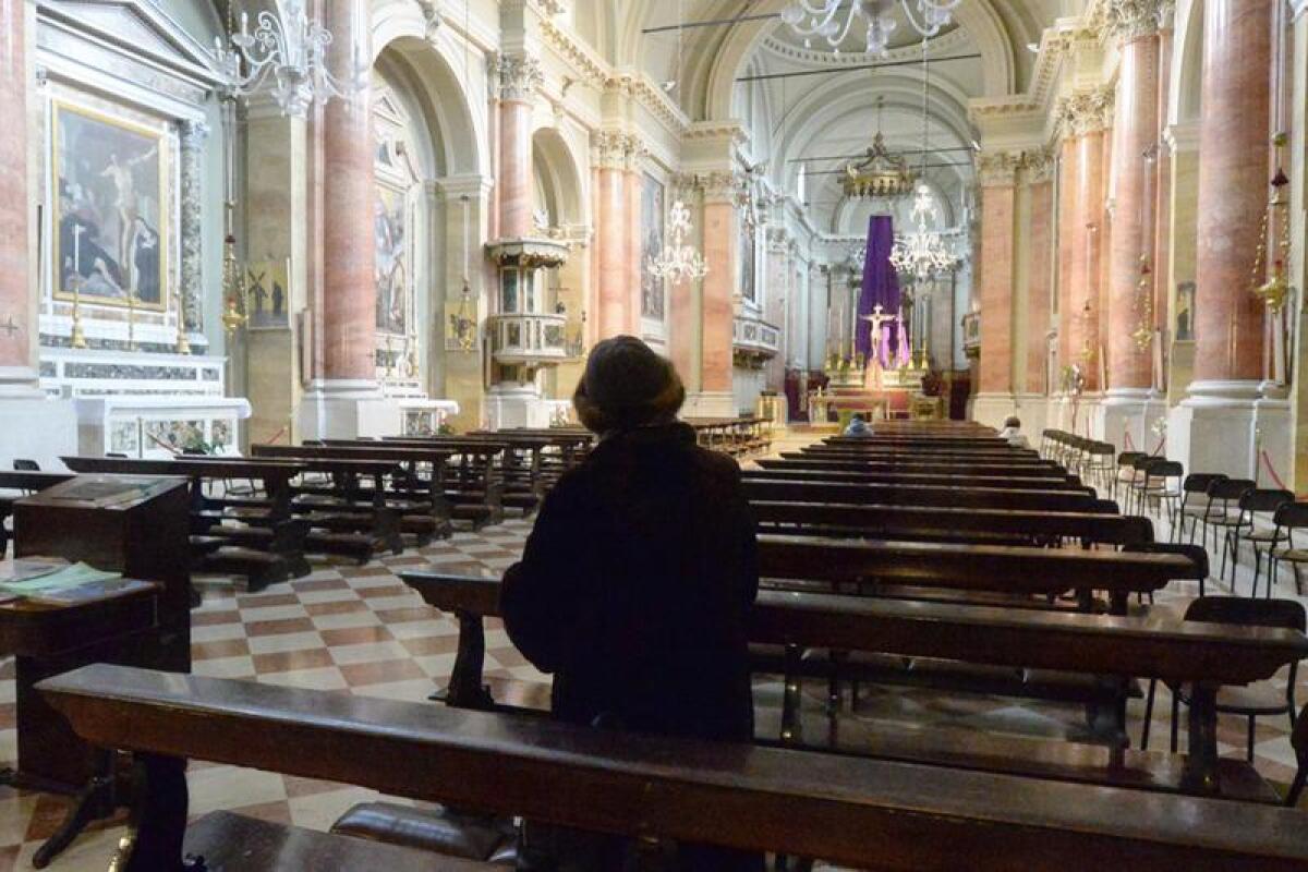 CORONAVIRUS: "MESSE E FUNERALI SOSPESI IN TUTTA ITALIA FINO AL 3 APRILE", IL COMUNICATO DELLA CEI - 