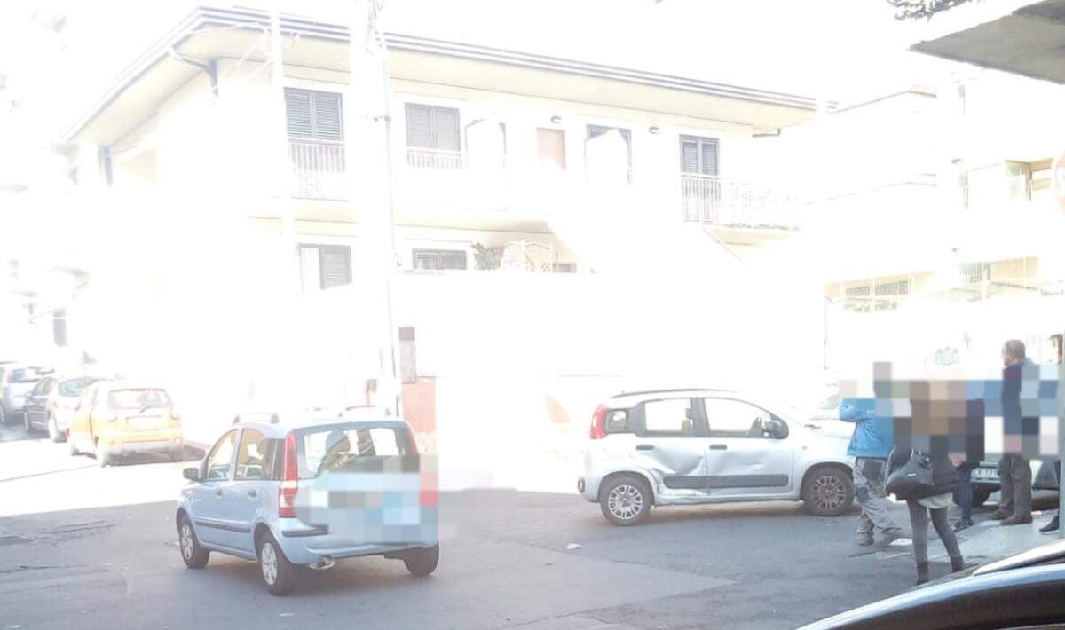 MISTERBIANCO: SCONTRO TRA DUE AUTO - 