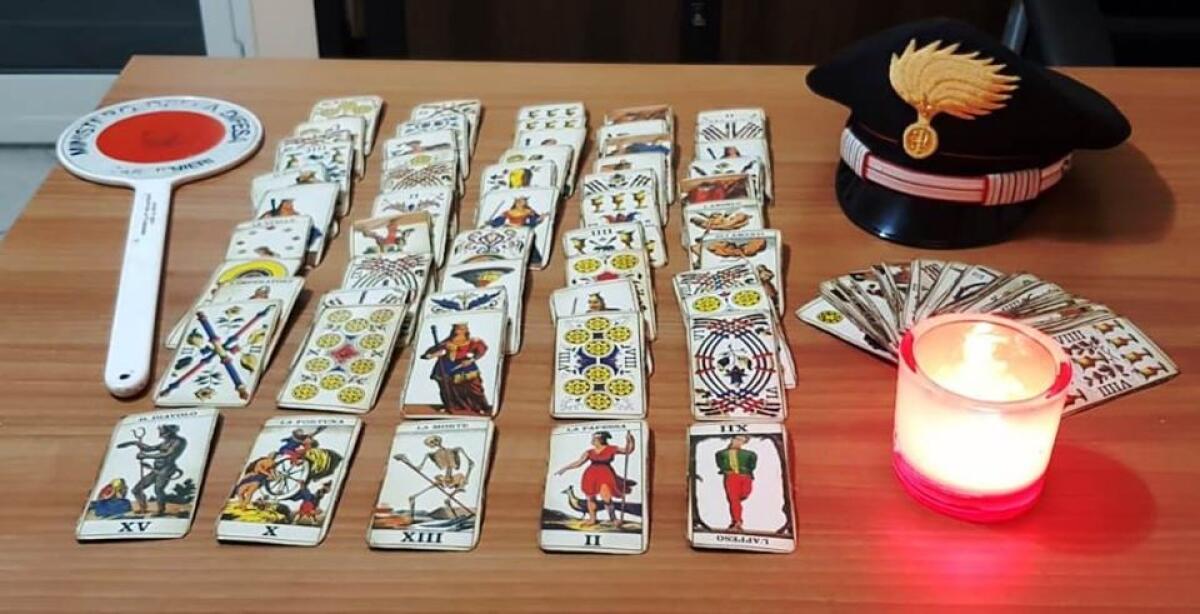 TRECASTAGNI BRUCIA LA CASA DELL'EX MARITO DOPO AVER LETTO I "TAROCCHI". ARRESTATA ANCHE LA CARTOMANTE - 