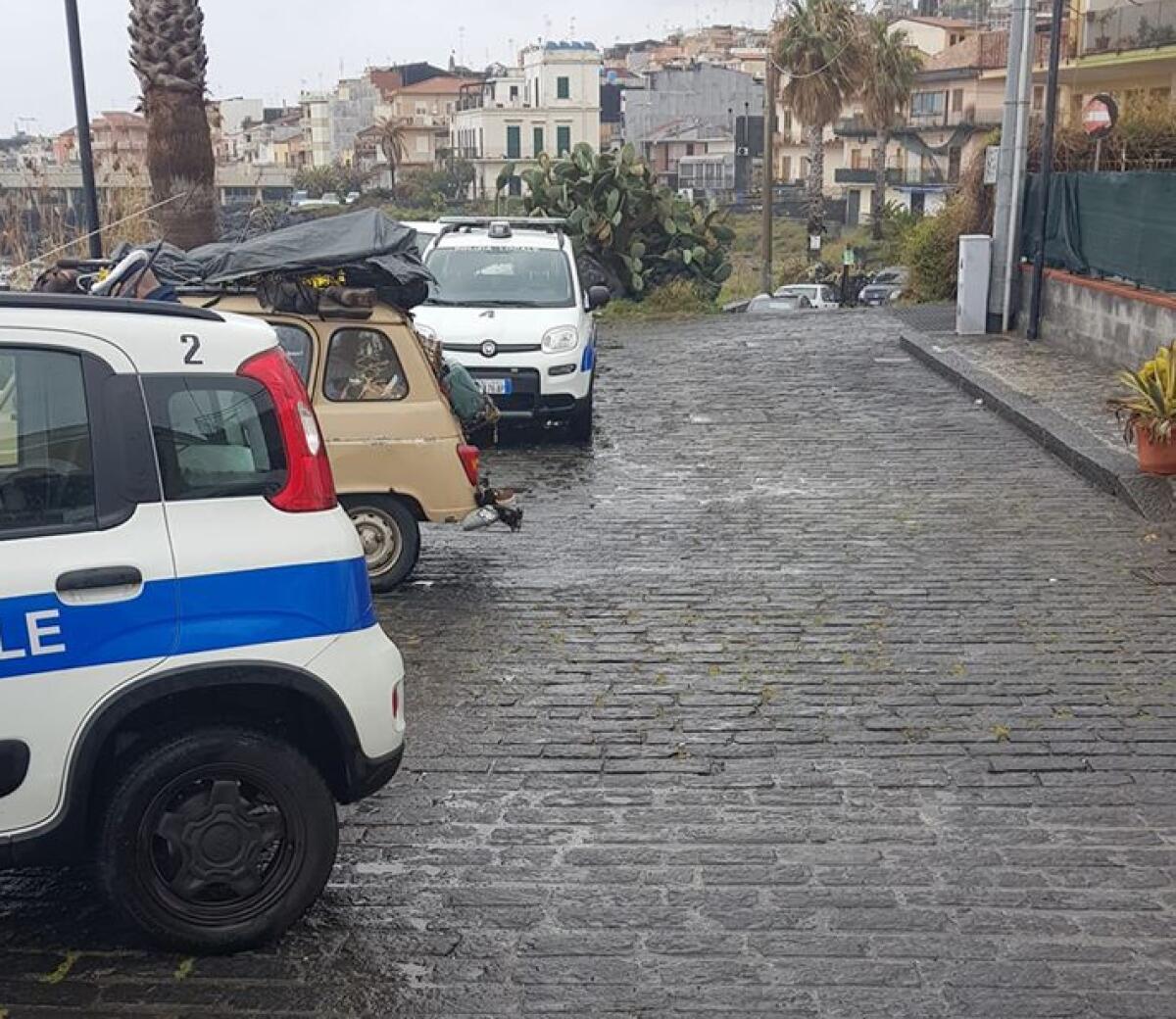 IDENTIFICATI, DENUNCIATI E POSTI IN QUARANTENA LE SEI PERSONE A BORDO DELLA "FAMOSA" RENAULT 4 - 