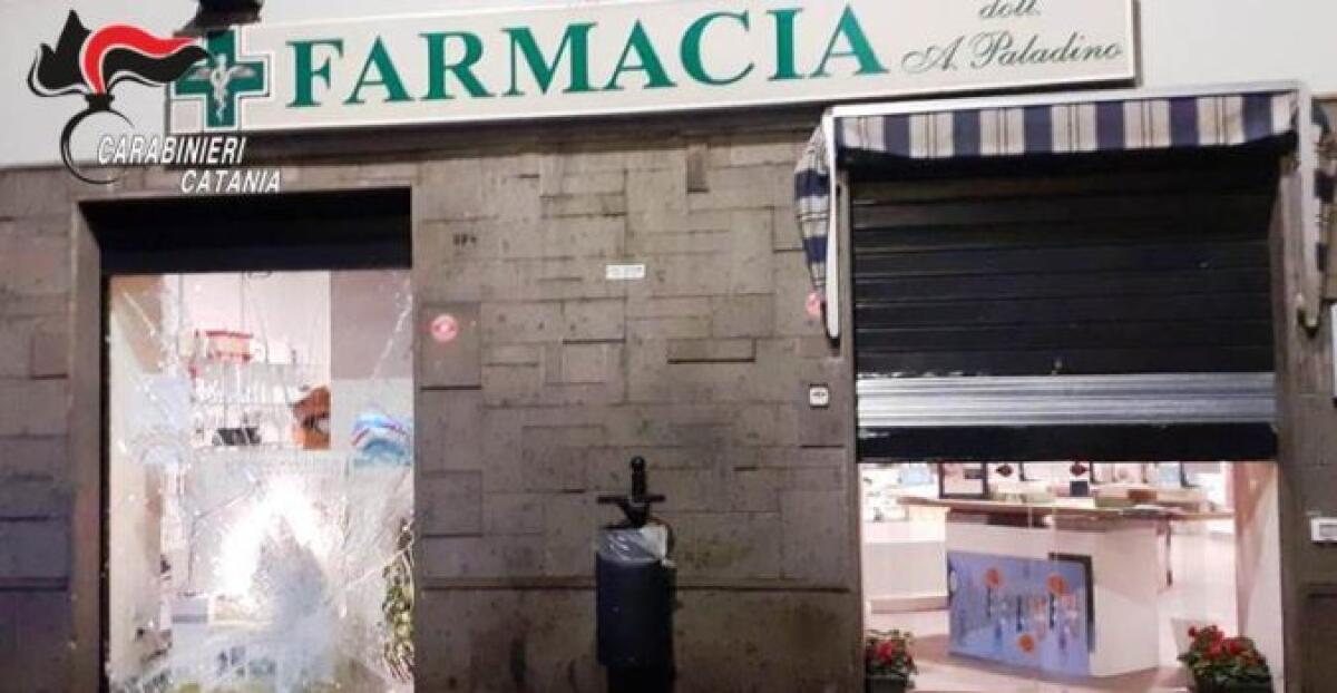 BIANCAVILLA, TENTA “SPACCATA” IN FARMACIA CON UN’AUTO RUBATA: PRESO DOPO COLLUTTAZIONE - 