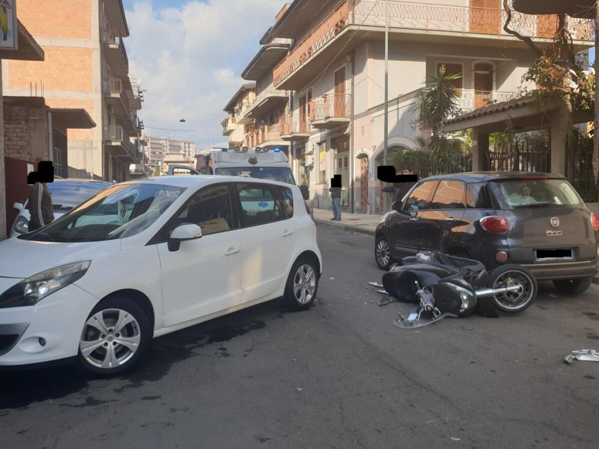 PATERNO’: INCIDENTE IN VIA ESTONIA, UN FERITO - 