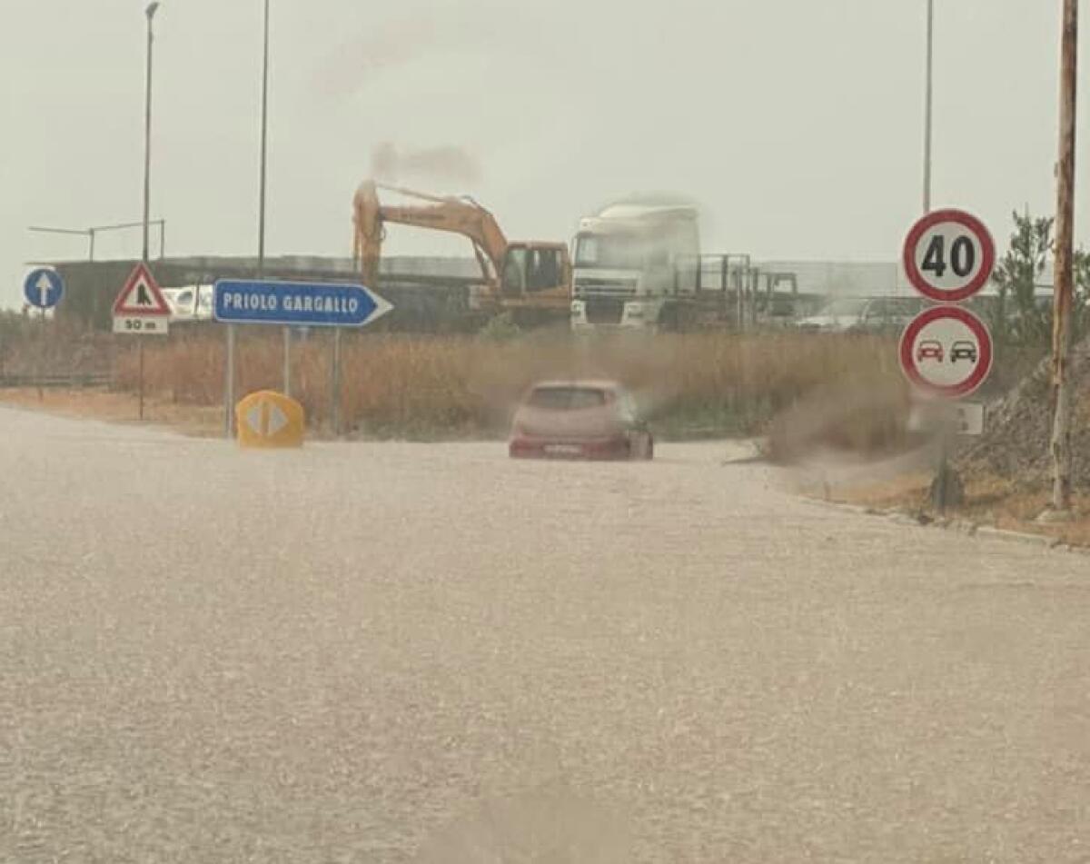 MALTEMPO, SIRACUSA-CATANIA ALLAGATA, AUTO SOMMERSE - 