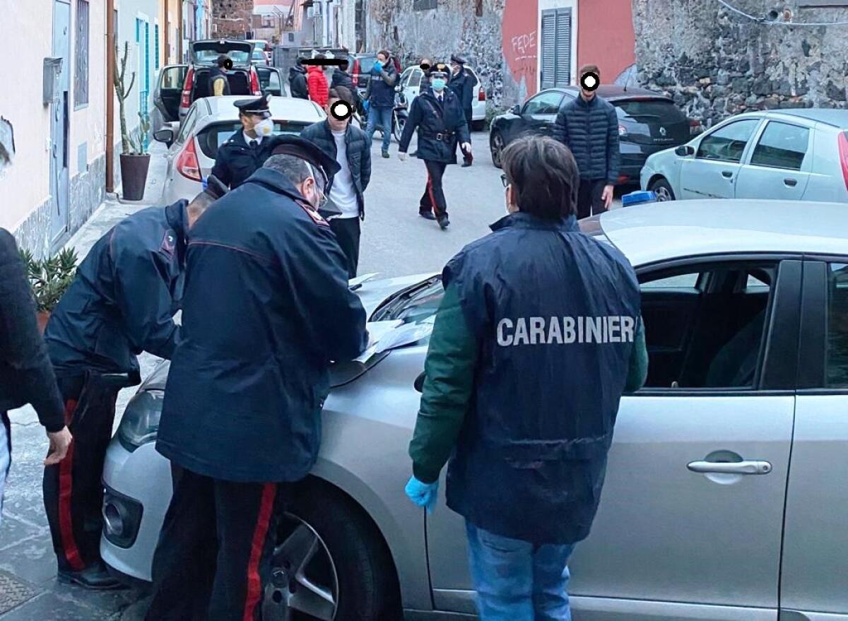 CATANIA, TRA BALLI E SPINELLI DI GRUPPO 36 DENUNCIATI - 