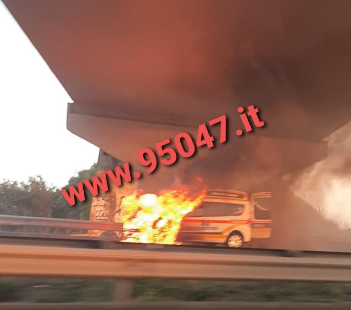 INCENDIO DOBLO' SULLA TANGENZIALE - 