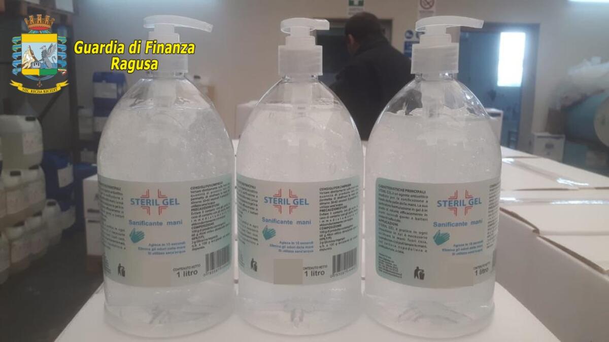 SEQUESTRATI CIRCA 4.500 LITRI DI GEL SANIFICANTE PER LE MANI TRA LE PROVINCE DI RAGUSA, CATANIA ED ENNA. RITIRATI DAL MERCATO OLTRE 4.500 CONFEZIONI. - 