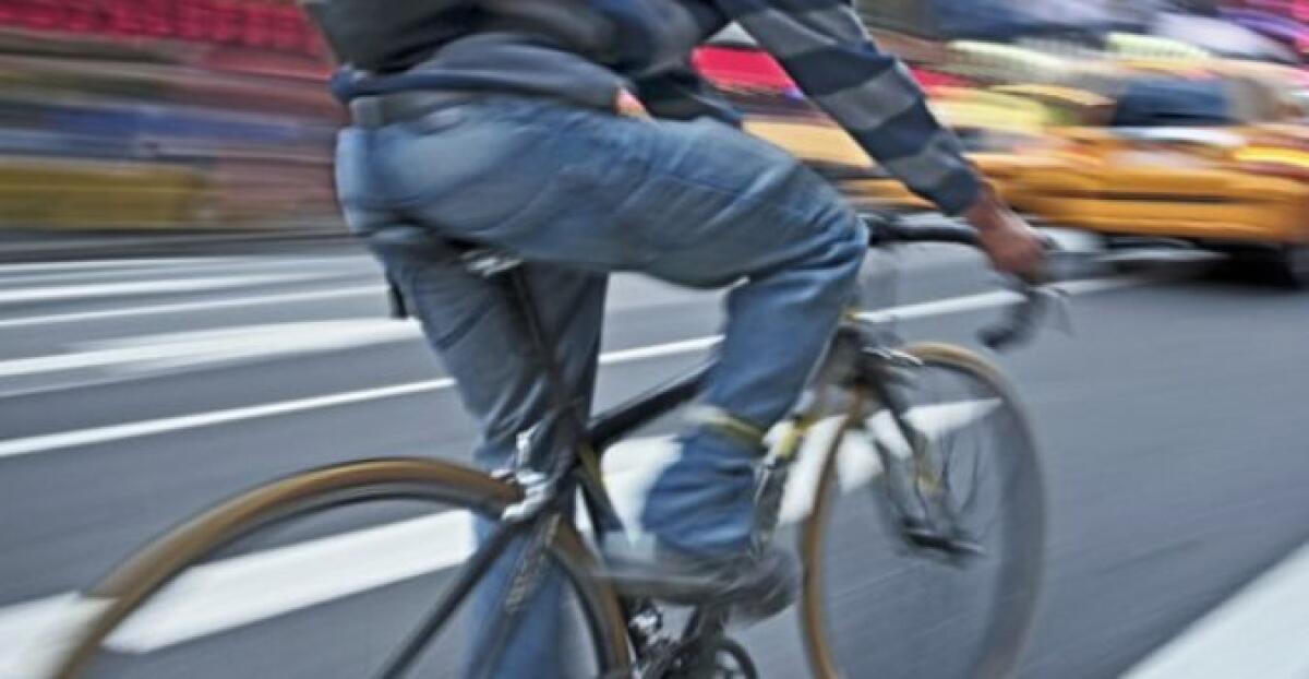 CATANIA, CON LA SCUSA DI PROVARLA, 16 ENNE RUBA LA BICI: RAGGIUNTO, BLOCCATO E DENUNCIATO - 