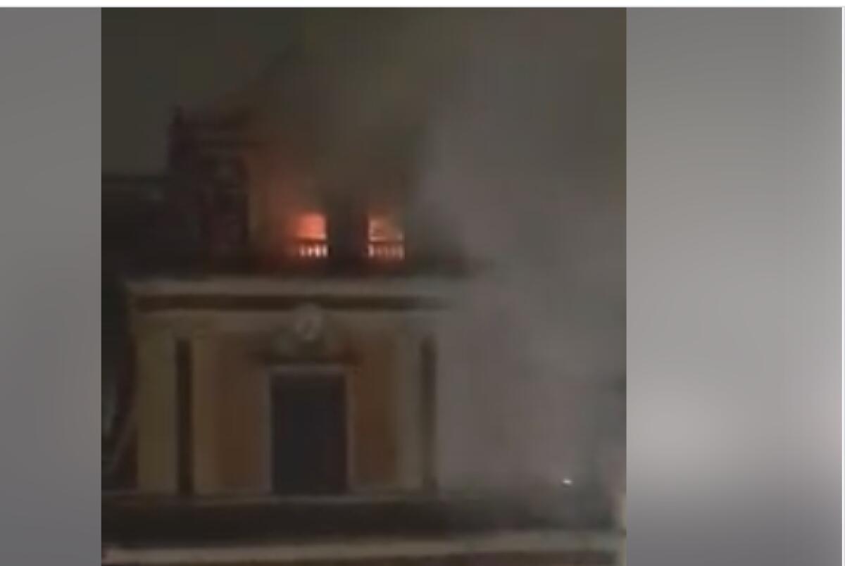 FORTE MALTEMPO: FULMINE COLPISCE CAMPANILE DELLA CHIESA DI SAN VITO A MASCALUCIA - 