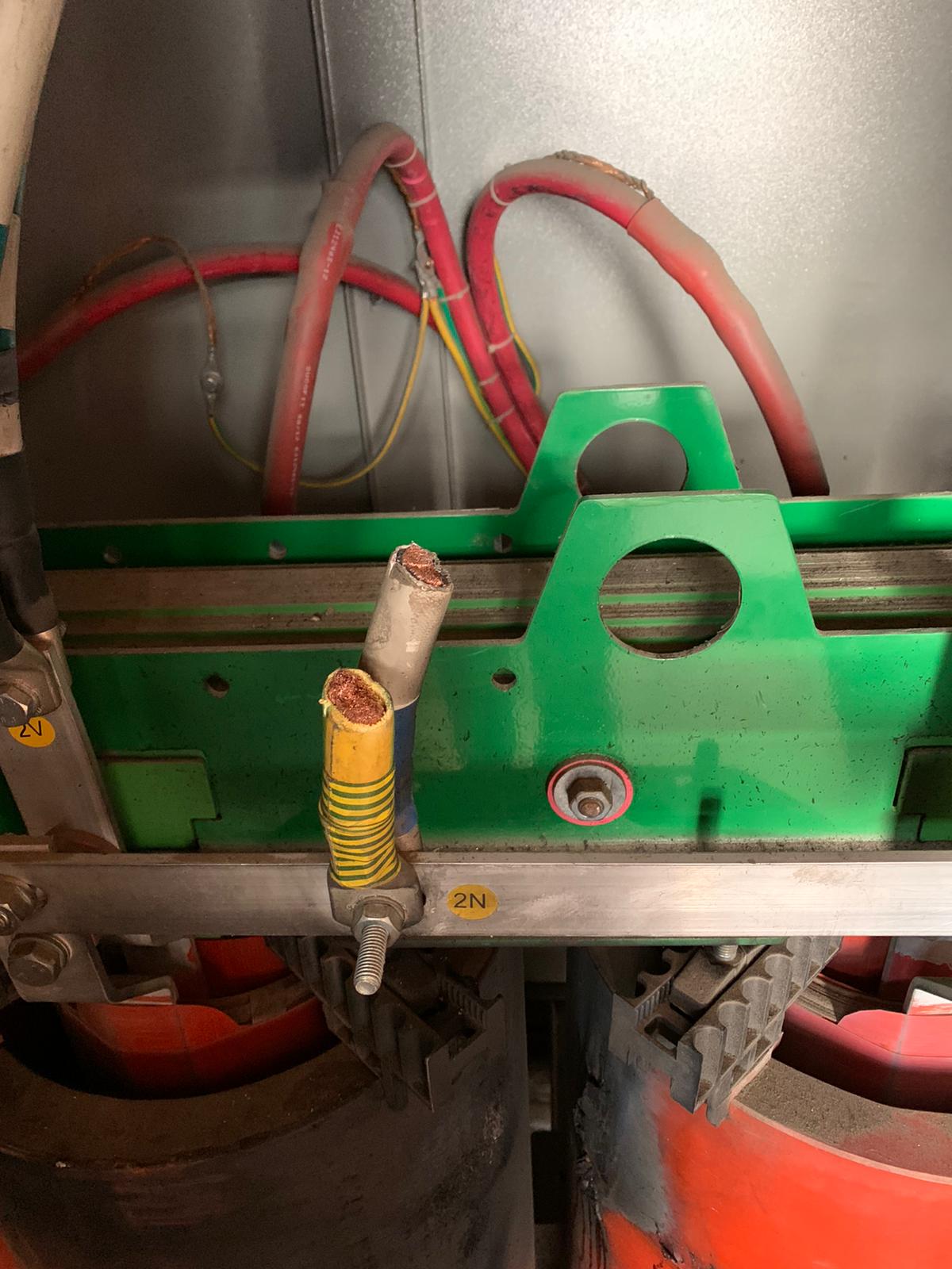 I LADRI NON SI FERMANO NEANCHE CON IL CORONAVIRUS, RUBATI CAVI ALL'INTERNO DELLA  PISCINA