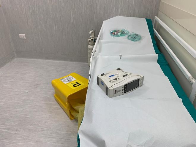 CARABINIERE UCCIDE UN 15ENNE CHE LO STAVA RAPINANDO IN PIENO CENTRO A NAPOLI: I PARENTI DEVASTANO IL PRONTO SOCCORSO