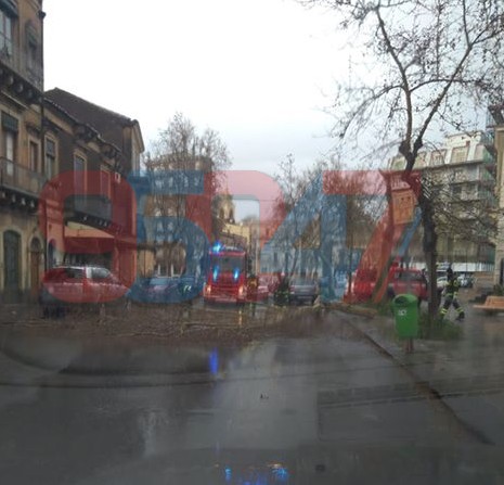 PATERNO': CROLLA IL TETTO DI UN'ABITAZIONE IN VIA MARCONI