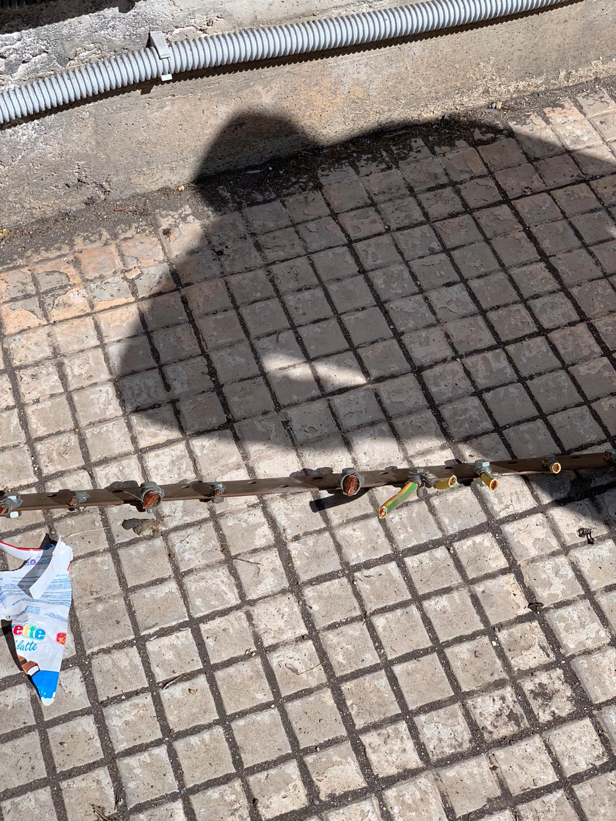 I LADRI NON SI FERMANO NEANCHE CON IL CORONAVIRUS, RUBATI CAVI ALL'INTERNO DELLA  PISCINA